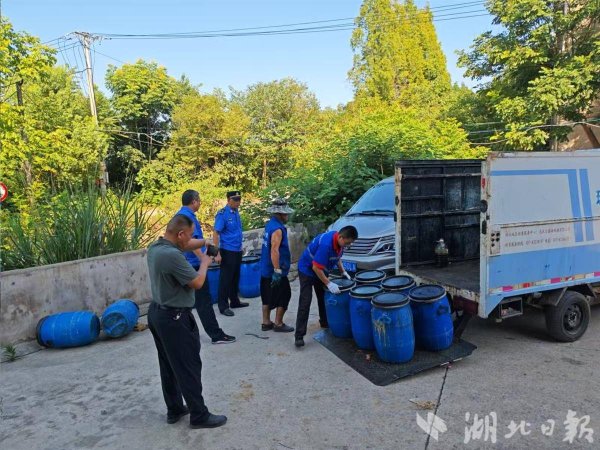 金牛网 江夏城管再出重拳！乌龙泉又捣一非法餐厨废油窝点！